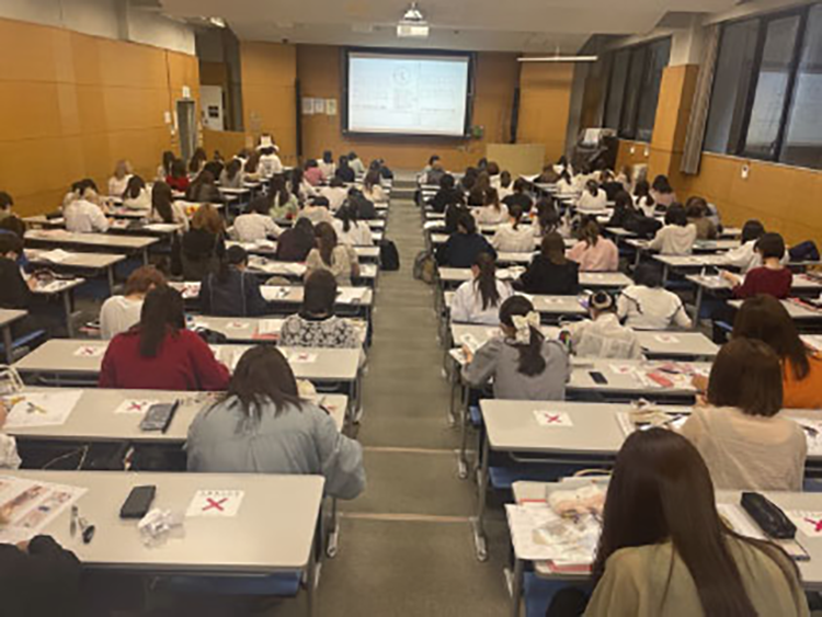 大妻女子大学　家政学部被服学科